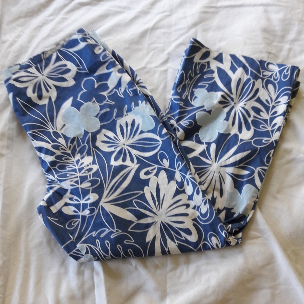 Blue & White Floral Capris